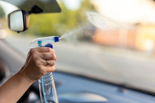 Autoscheiben reinigen - Die besten Tipps für saubere Scheiben