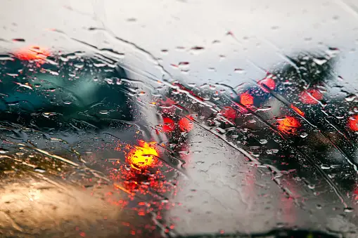 Was ist ein Regensensor in einem Auto? - Autoglas Deutschland