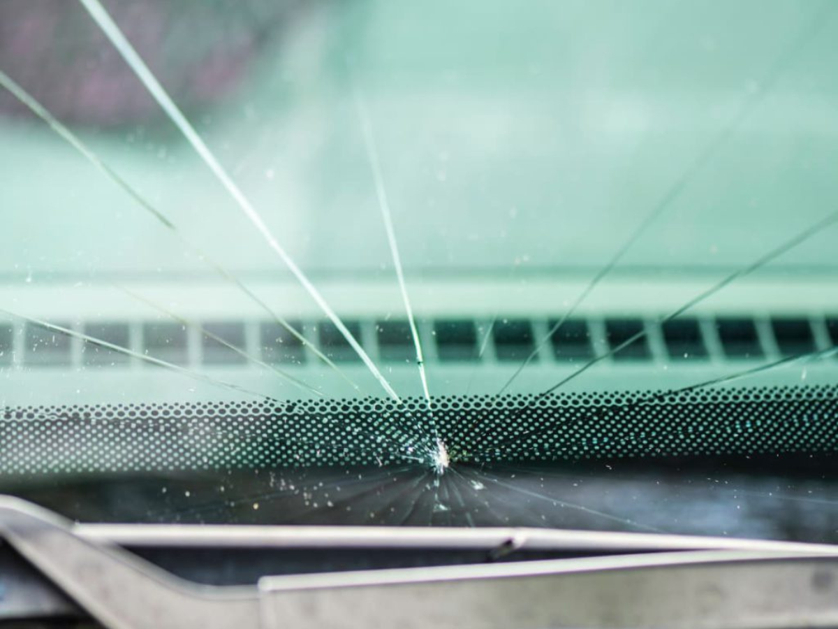 Online booking and instant Windscreen Replacement quote