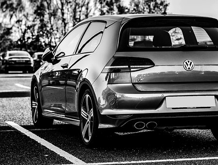 VW-Golf-von-hinten
